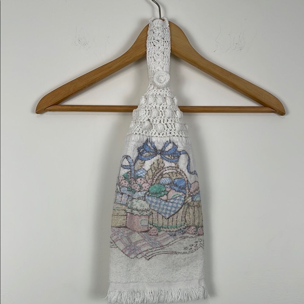 Vintage Tea Towel Crocheted Hanger Button Strawberry Basket White